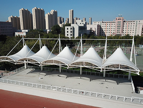 長春張拉膜膜結構材料的制作過程